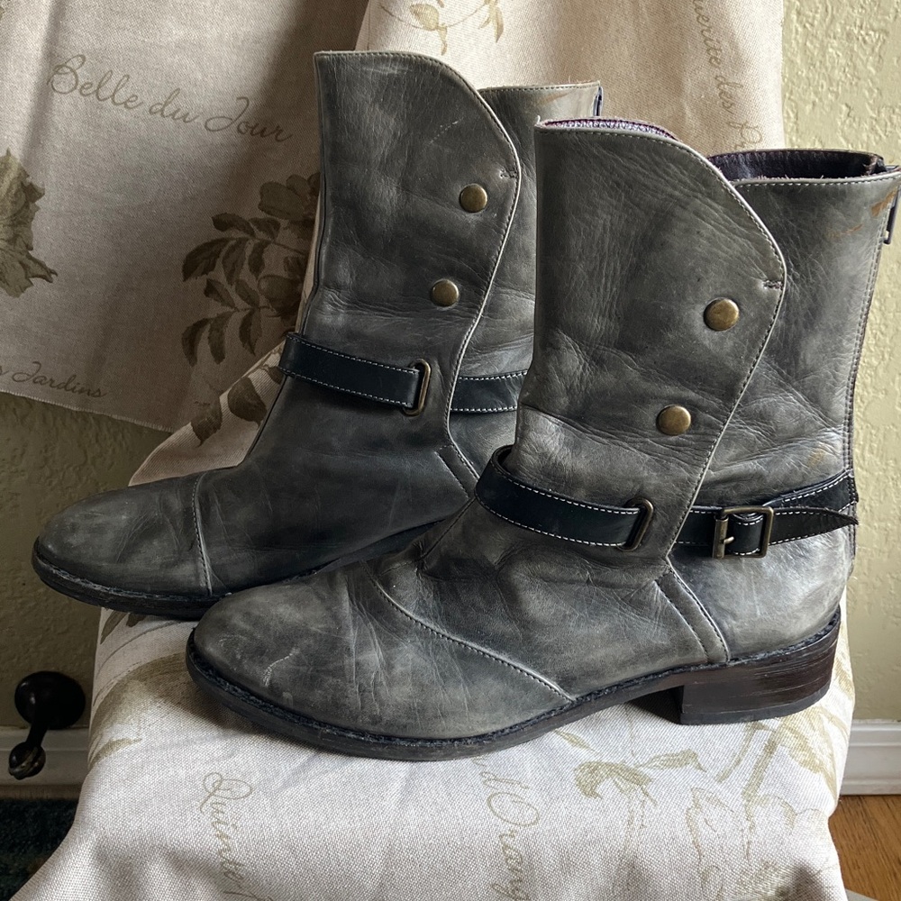 Everybody by BZ Moda 90’s booties - Picture 4 of 13